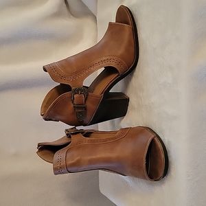 Pre-Owned, Maurices Tan Anklet Boot Heels w/Open Toe & Zipper Back, Sz: 6M